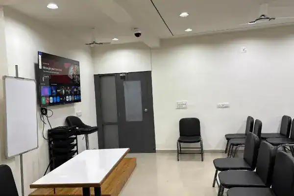 Fully equipped salon studio available for hourly booking
