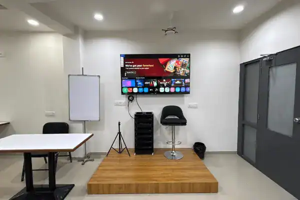 Professional photoshoot-ready beauty studio space for rent